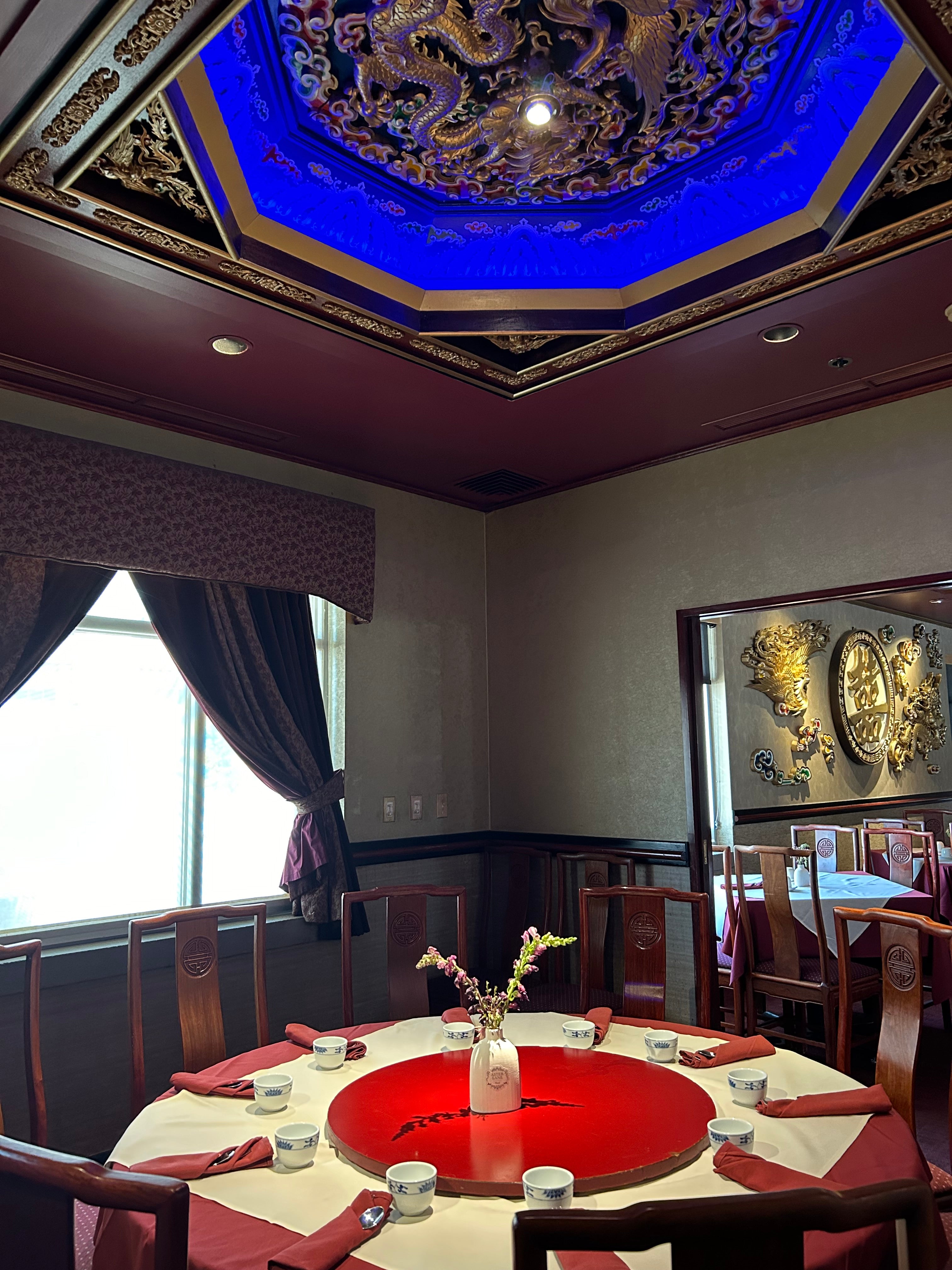 set table in restaurant